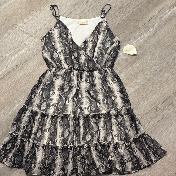 Altar'd State Elegant White Dress. NWT. New with tags!! - Picture 2 of 5